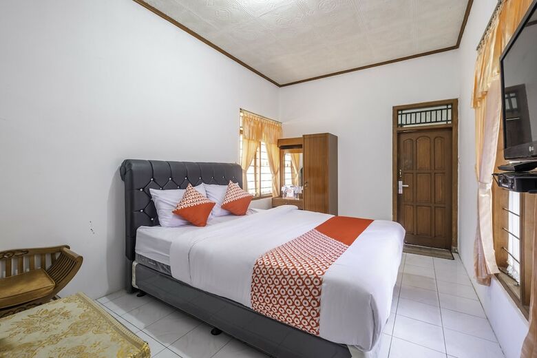 Hostal Oyo 1541 Puri Cikole Asri