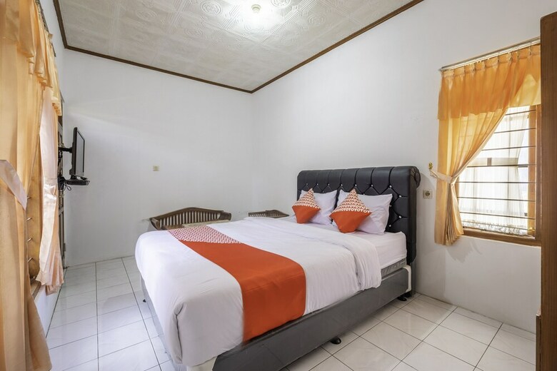 Hostal Oyo 1541 Puri Cikole Asri