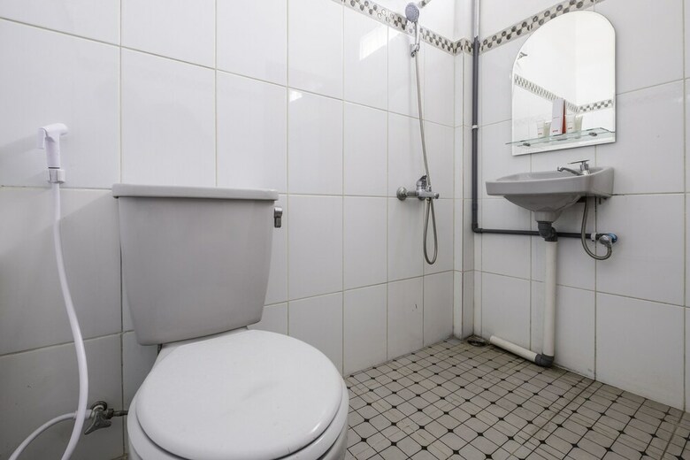 Hostal Oyo 1541 Puri Cikole Asri