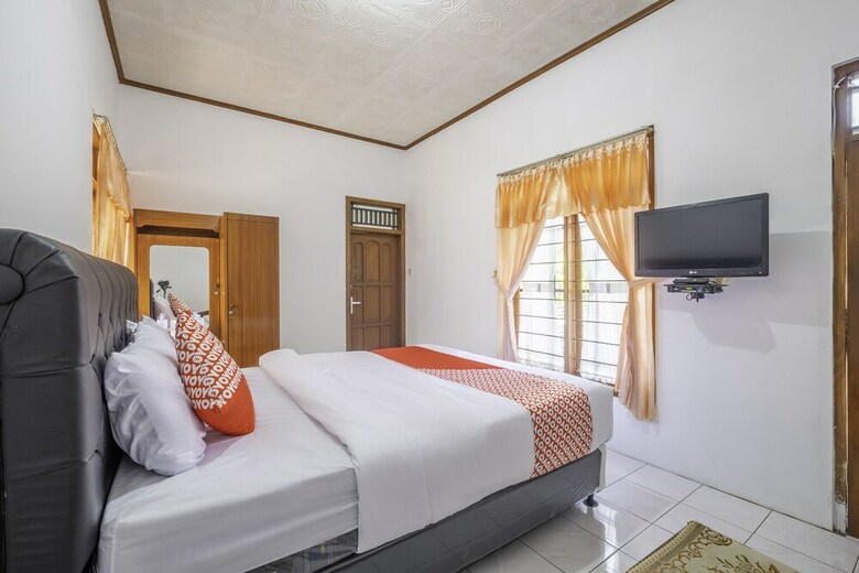 Hostal Oyo 1541 Puri Cikole Asri