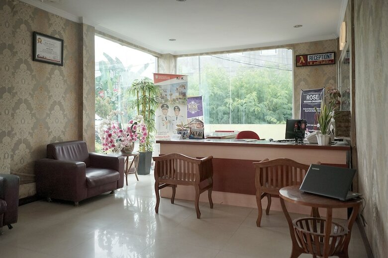 Hostal Oyo 1531 Hotel Aini