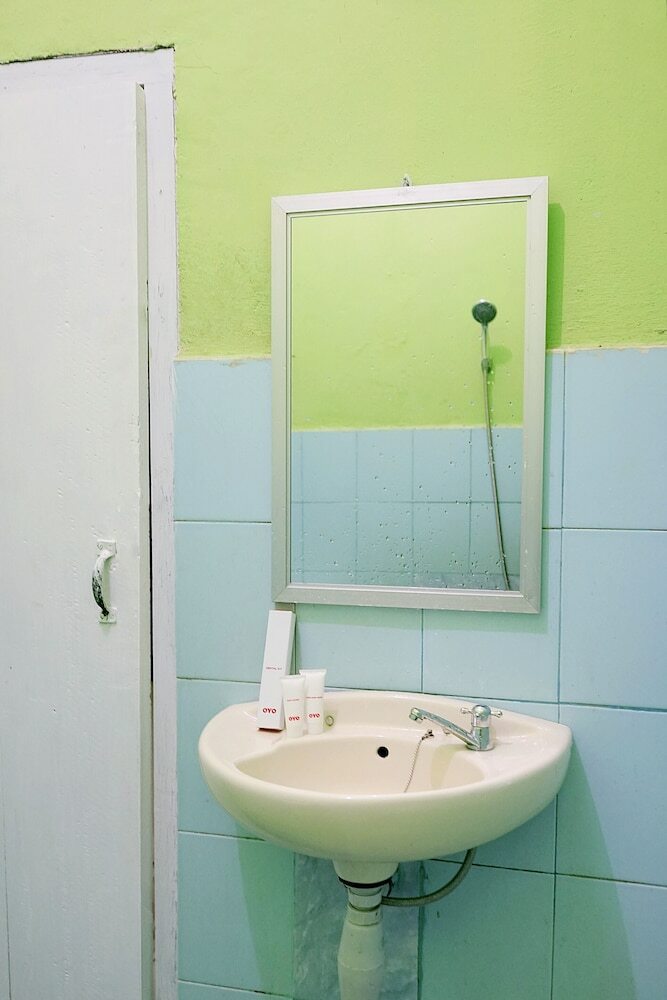 Hostal Oyo 1531 Hotel Aini