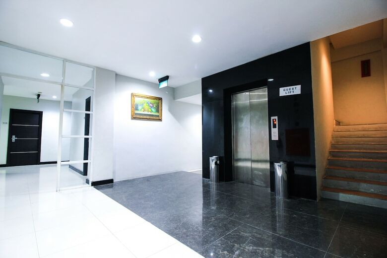 Oyo 1729 I-shine Hotel
