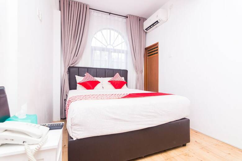 Oyo 1771 Zeke Hotel