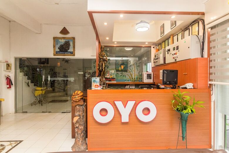 Oyo 1771 Zeke Hotel