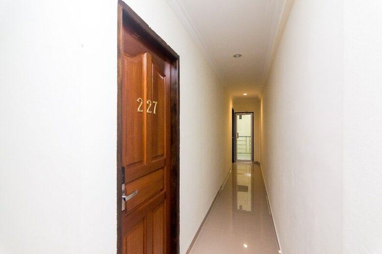 Oyo 1771 Zeke Hotel