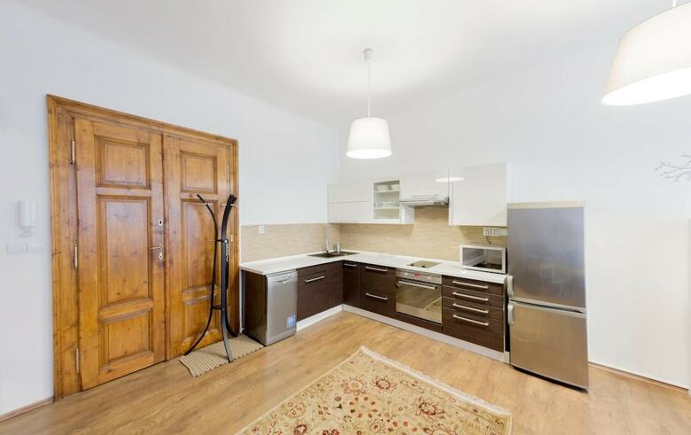 Dlouh� Apartment With Balcony
