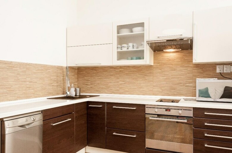 Dlouh� Apartment With Balcony