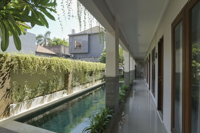 Hostal Oyo 2166 Elitya Stay