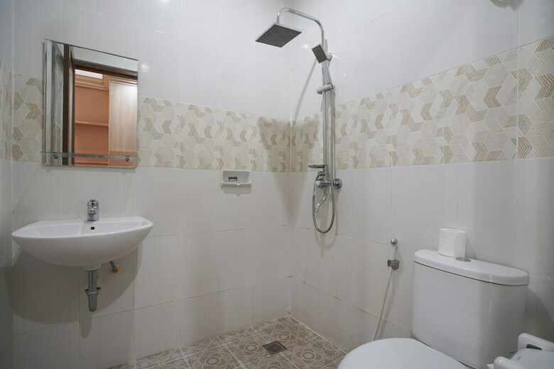 Hostal Oyo 2166 Elitya Stay
