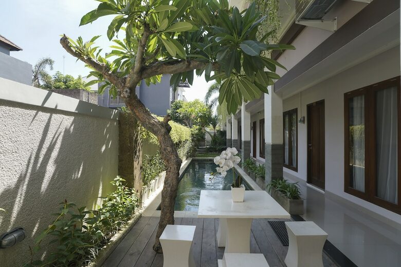 Hostal Oyo 2166 Elitya Stay