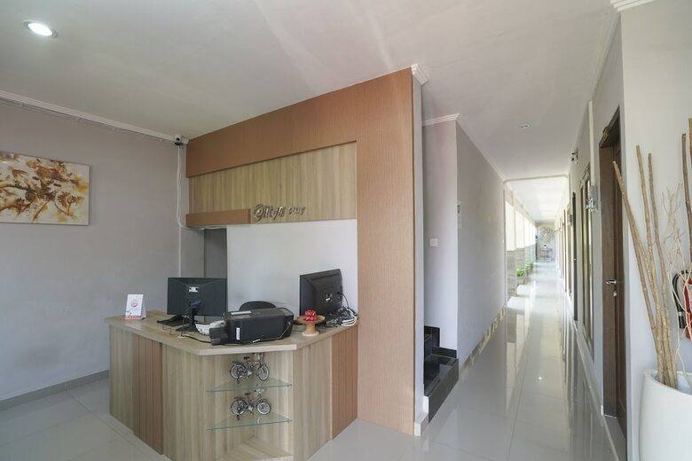 Hostal Oyo 2166 Elitya Stay
