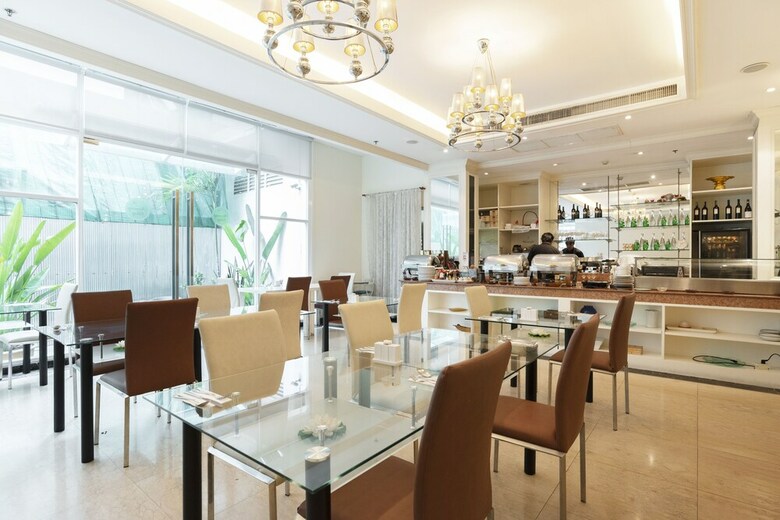 Hotel Clover Haus Sukhumvit 33 By Favstay