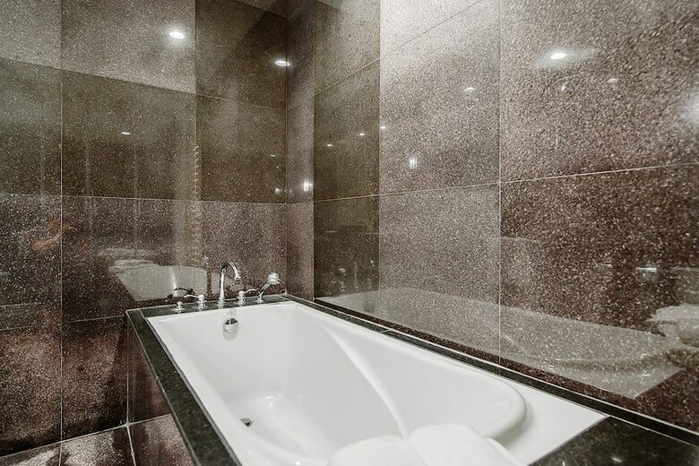 Hotel Clover Haus Sukhumvit 33 By Favstay