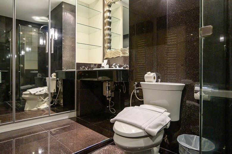 Hotel Clover Haus Sukhumvit 33 By Favstay