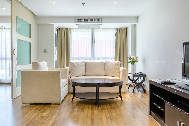 Hotel Clover Haus Sukhumvit 33 By Favstay