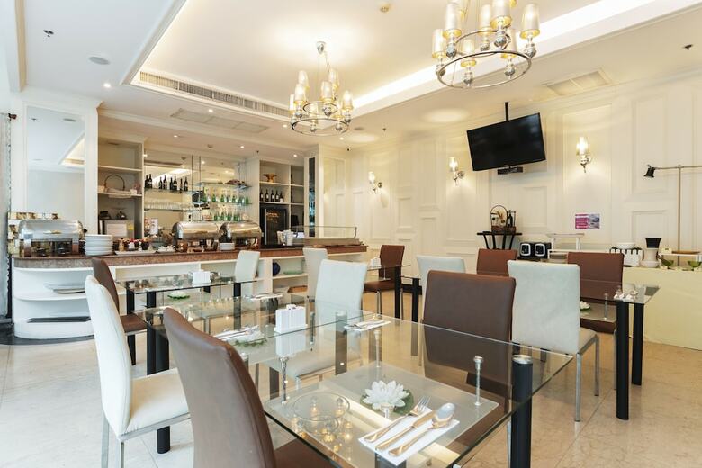 Hotel Clover Haus Sukhumvit 33 By Favstay