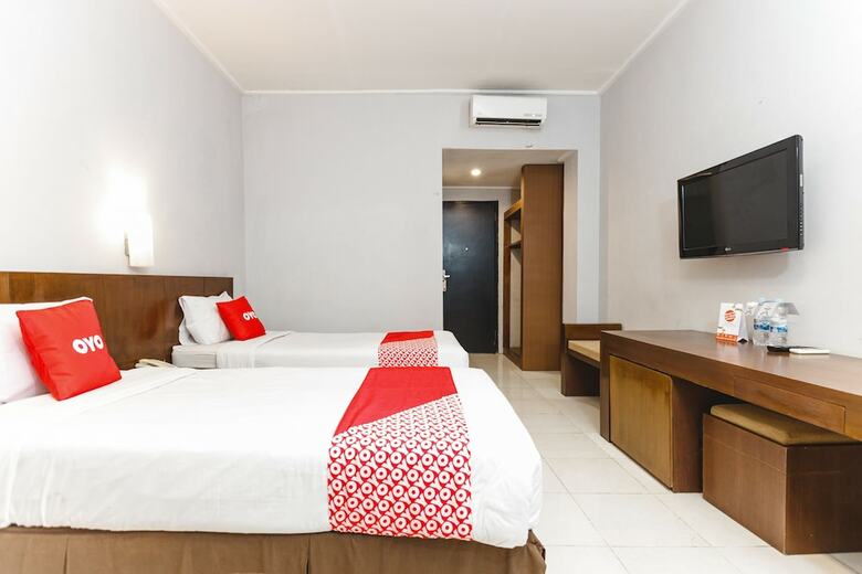 Hostal Capital O 2009 Hotel Charisma Marine