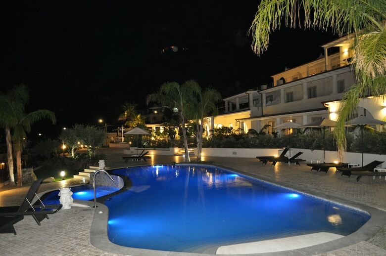 Hotel Mea - Aeolian Charme