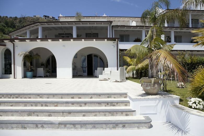 Hotel Mea - Aeolian Charme