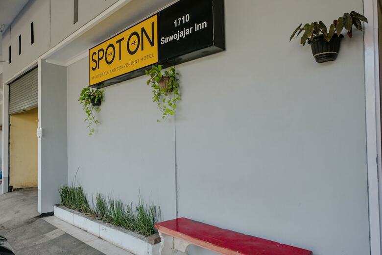 Hostal Spot On 1710 Sawojajar Inn