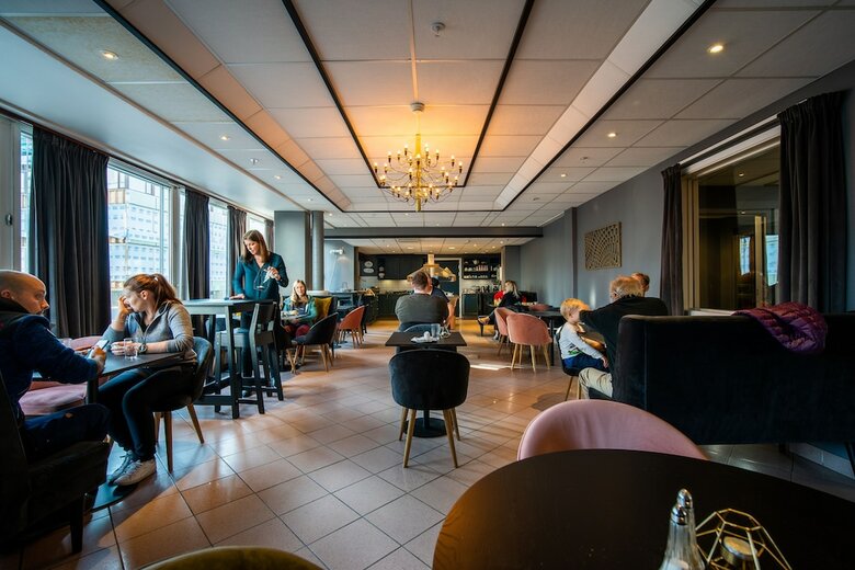Enter Amalie Hotel
