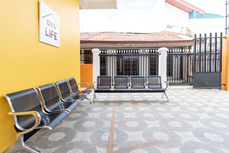 Hotel Oyo 2158 Arista Residence Syariah