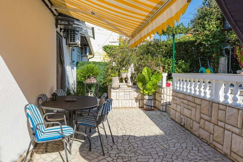 Apartment Mladenka