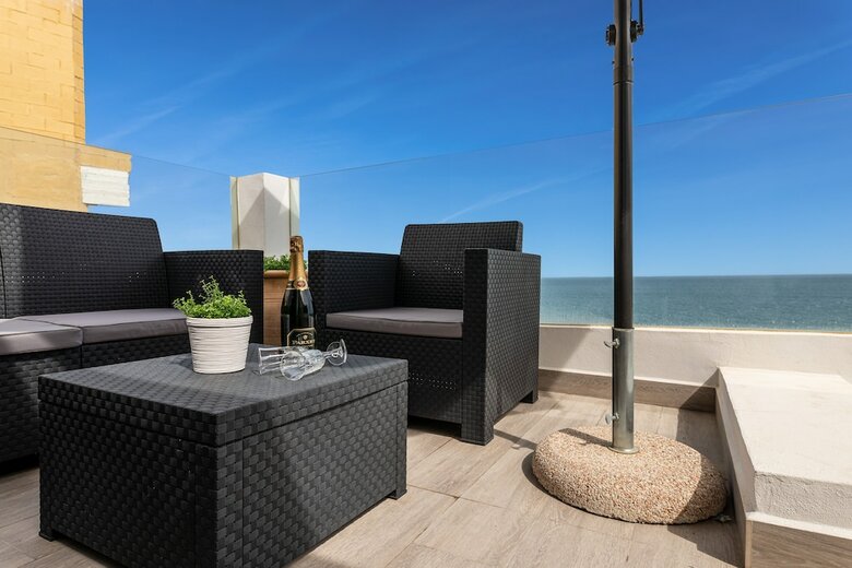 Apartamentos Apt - 100% Sea View 2 Min Walking To The Beach