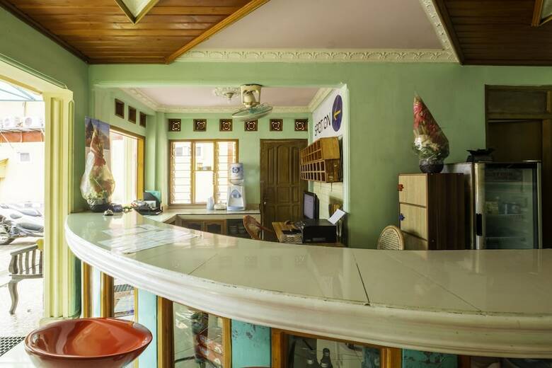 Hostal Spot On 1896 Hotel Mahkota Pantai