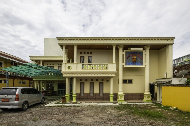 Hostal Spot On 1896 Hotel Mahkota Pantai