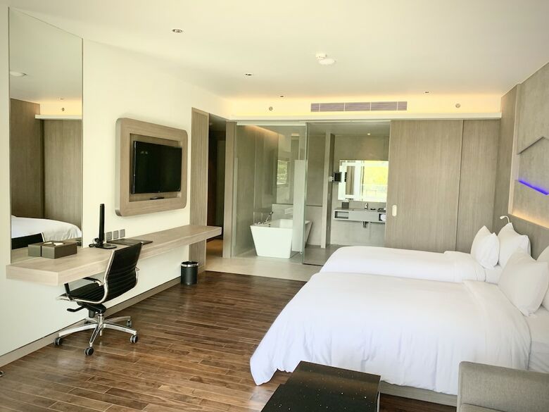 Hotel Oceanfront Beach Resort And Spa