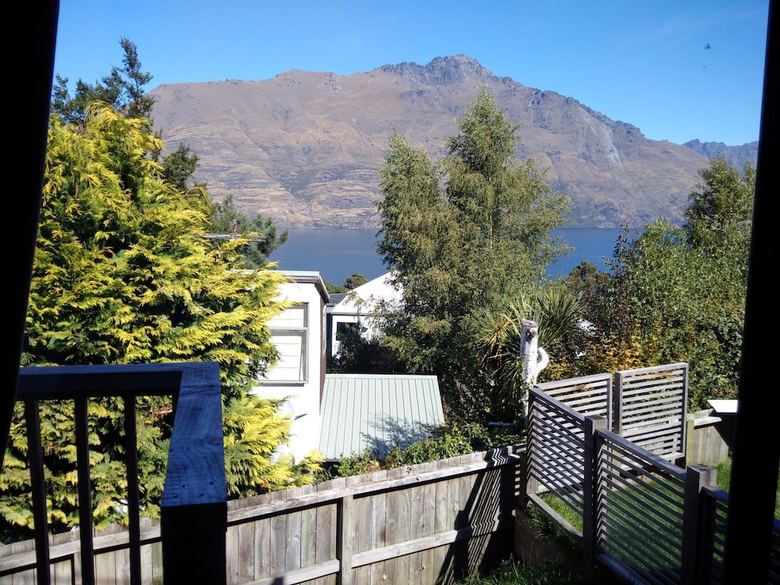 Hostal Mountain, Lake, Sun And This Beautiful Home
