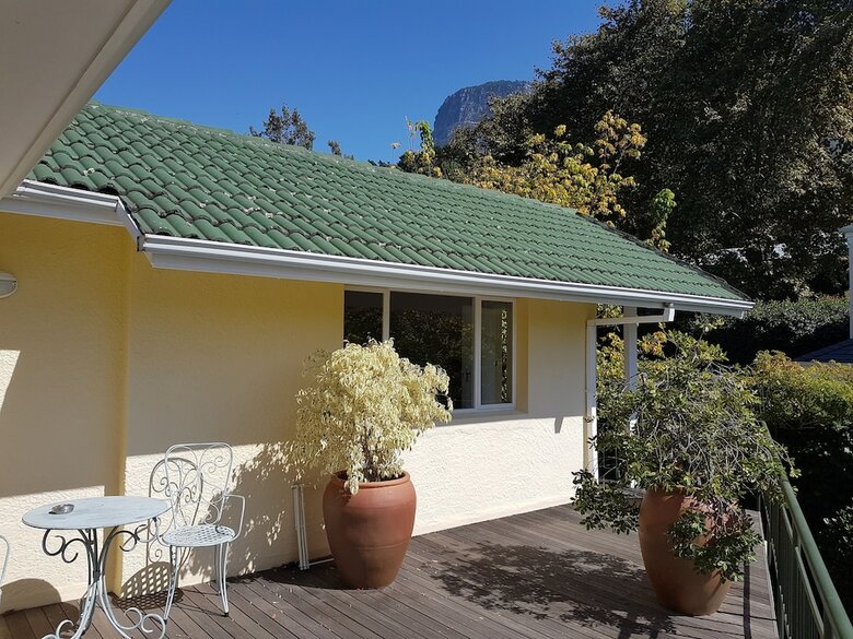 Hotel On Pinewood Guest House