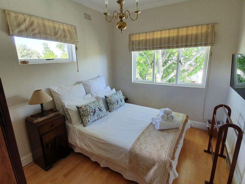 Hotel On Pinewood Guest House