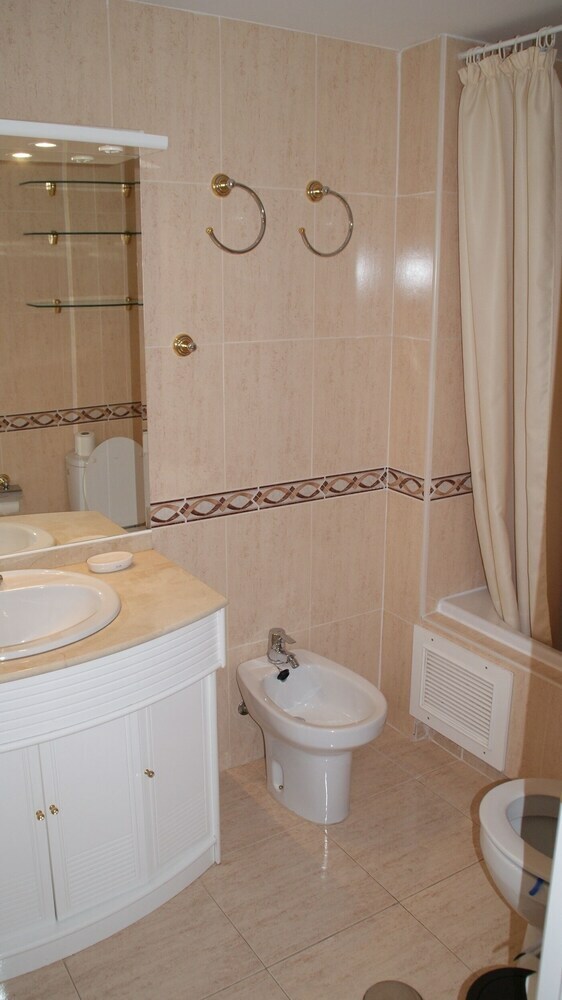 Apartamentos Albenimar Gemelos 18