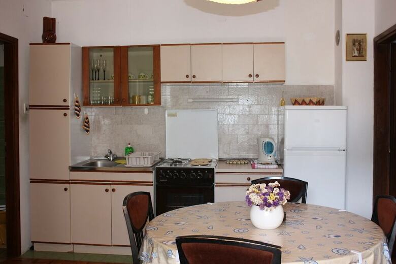 Dora Apartments