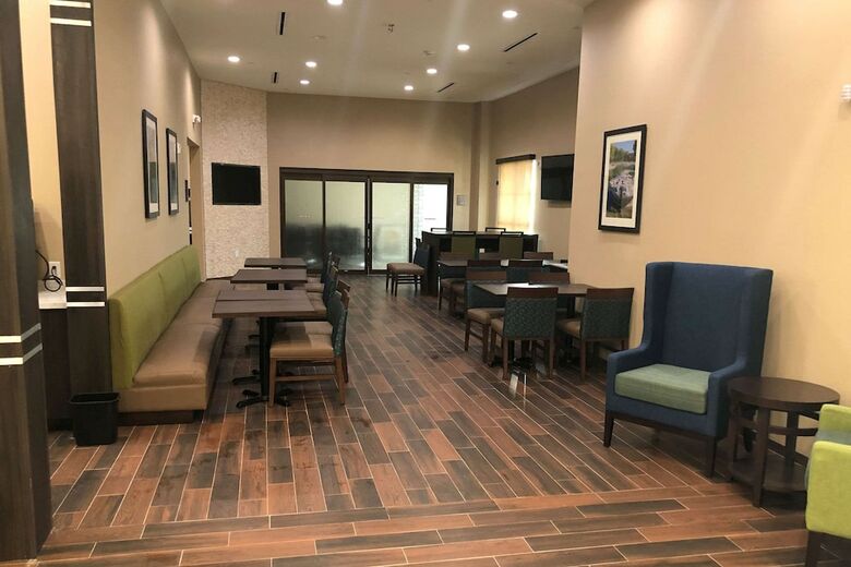 Hotel Comfort Suites
