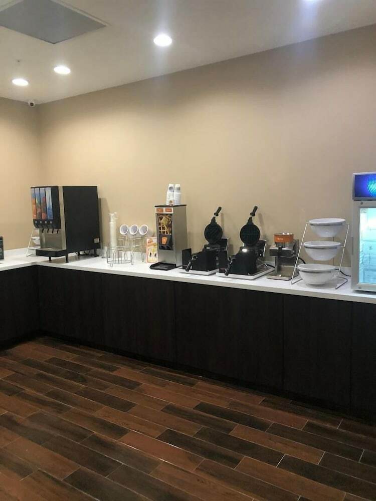 Hotel Comfort Suites