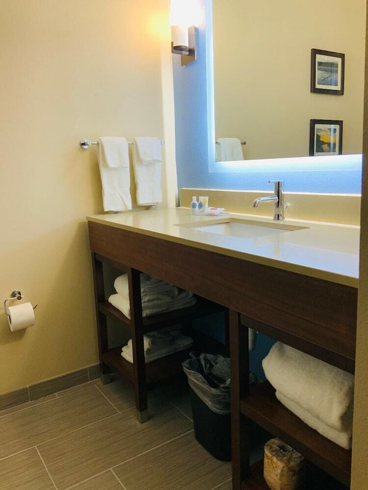 Hotel Comfort Suites