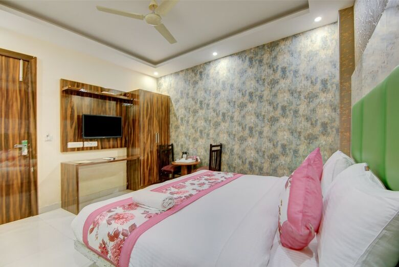Hotel Smart Signature