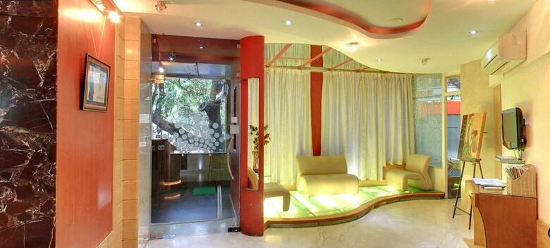 Hotel Grandeur Luxury Suites