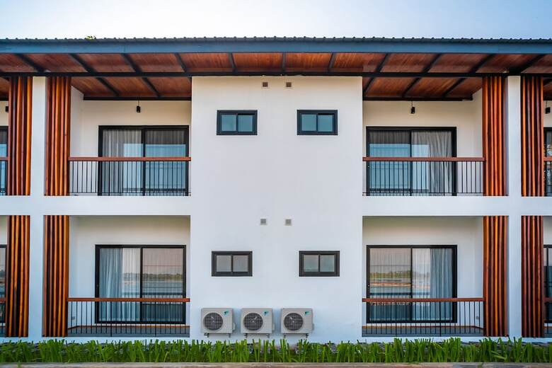 Hotel The Riviera Champasak