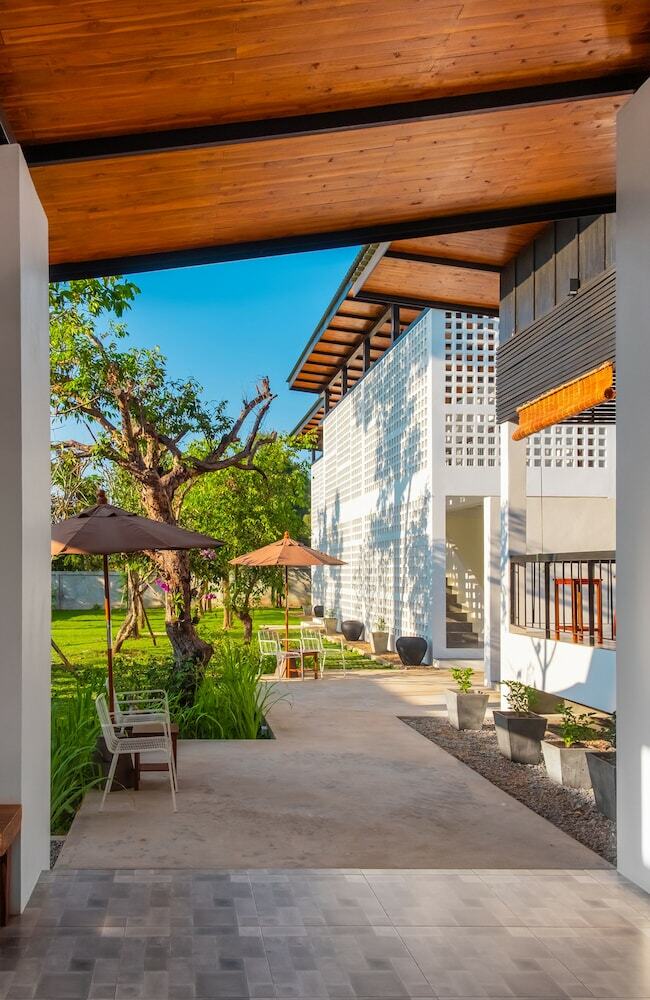 Hotel The Riviera Champasak