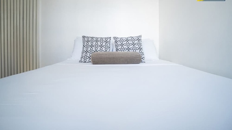 Avant Bgc Apartment By Central Flats