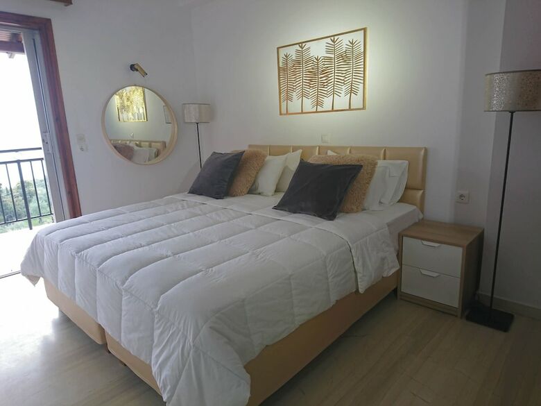 Aronis Apartments