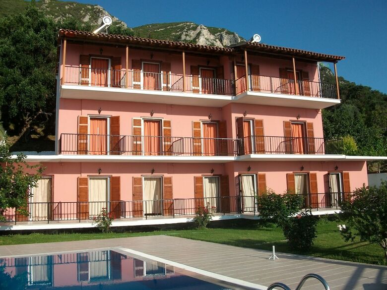 Aronis Apartments