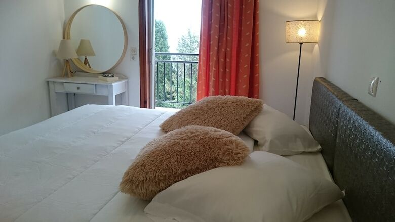 Aronis Apartments