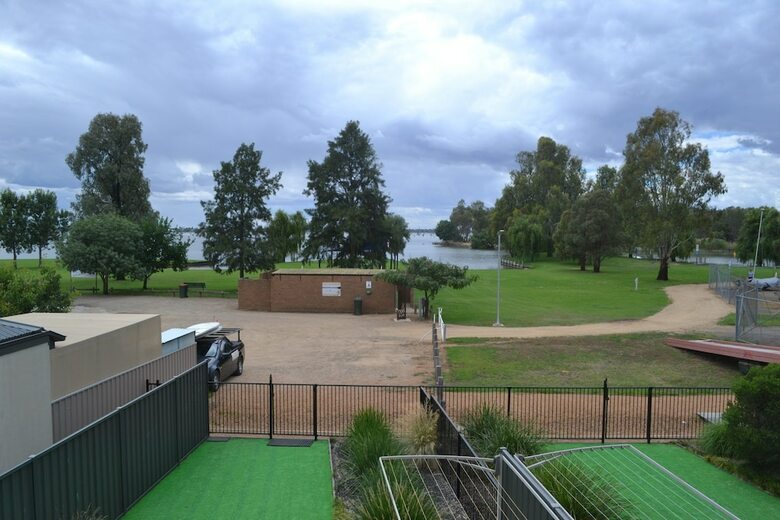 Waterview - 2 Doc Crt