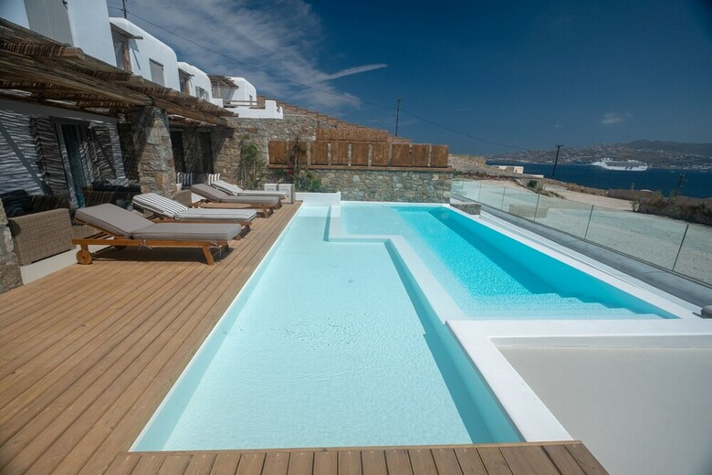 Villa Maroon I By The Pearls Collection